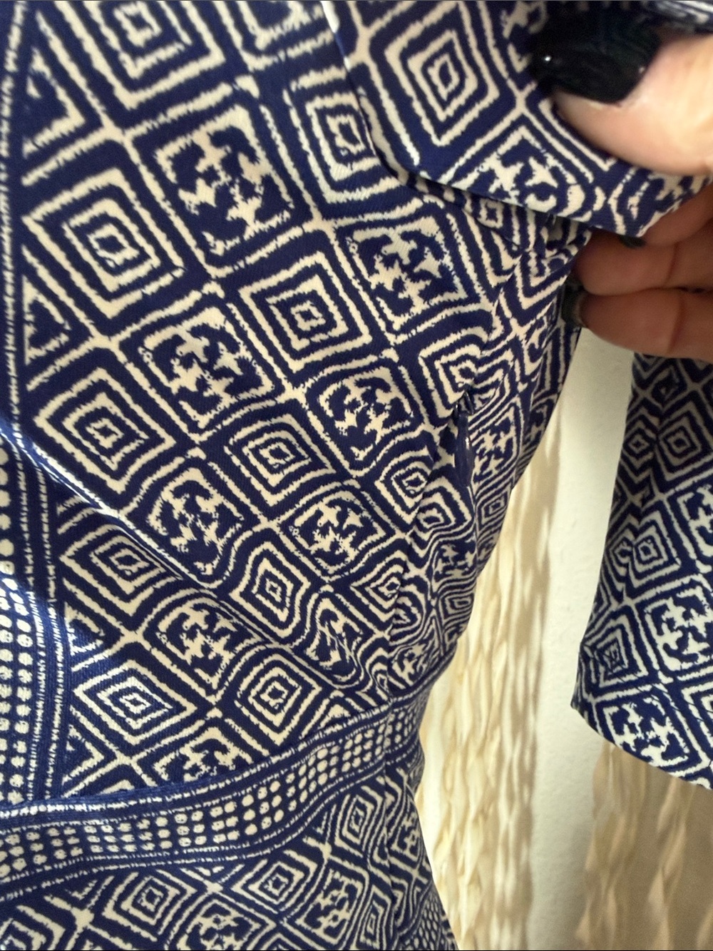 J. McLaughlin Blue and White 3/4 Sleeve Printed Dress Size Small - Picture 4 of 11